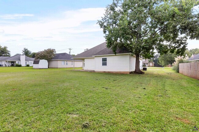 Building Photo - 308 Peach Blossom Rd