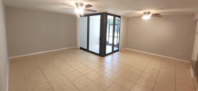 Building Photo - 820 Lavers Cir