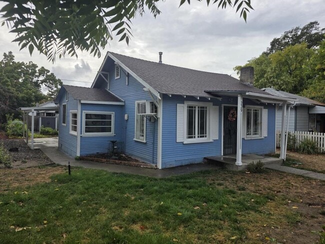 Primary Photo - 229 SW J St