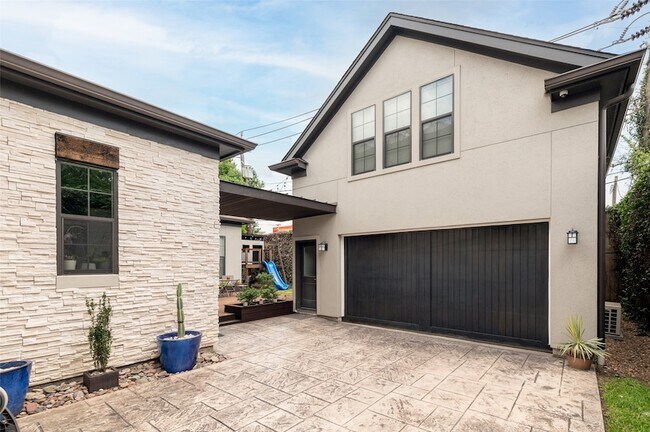 Building Photo - 5655 Locke Ln
