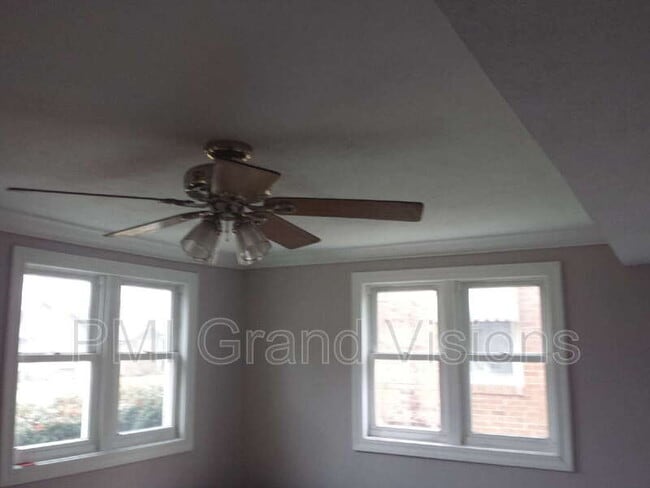 Building Photo - 328 E Kellar Ln