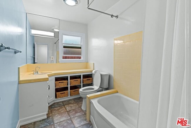 Building Photo - 8176 La Jolla Shores Dr