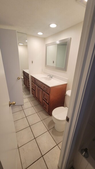 Bathroom - 2107 Glouchester Dr