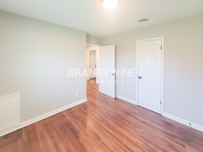 Building Photo - 1822 Dearing Rd