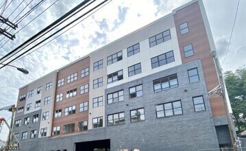 Building Photo - 216 Spg St-