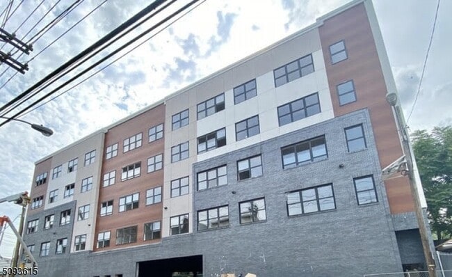 Primary Photo - 216 Spg St-