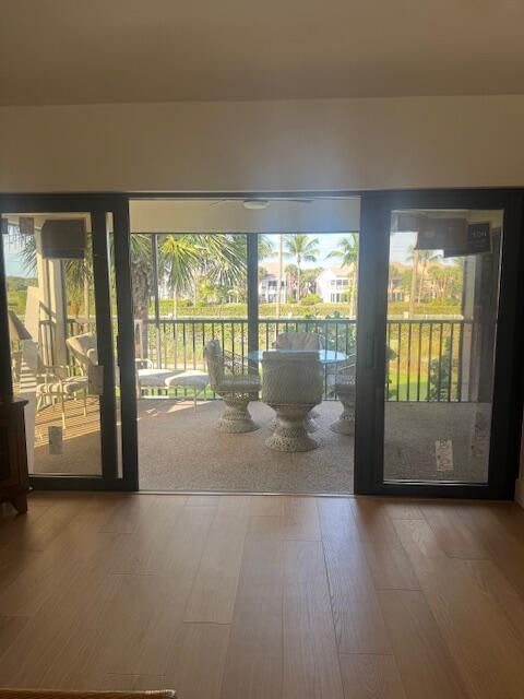 Building Photo - 404 Clubhouse Cir