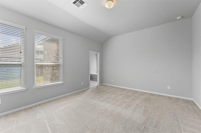 Building Photo - 5443 Grand View Dr