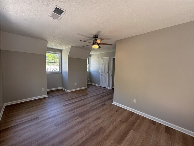 Building Photo - 979 Sugar Crossing Ln