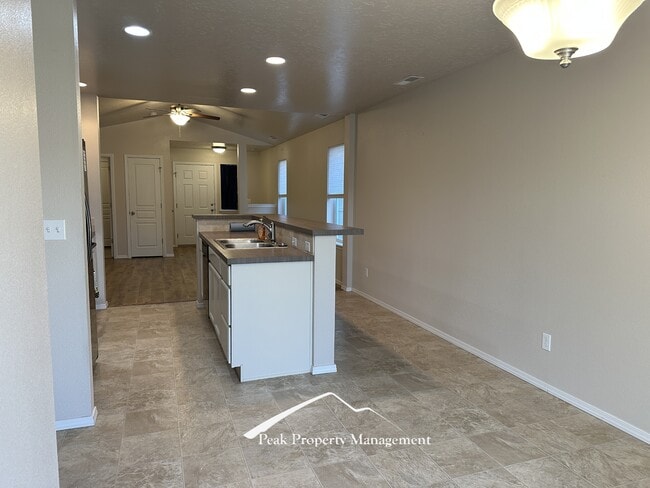 Building Photo - 12542 Ochoco St