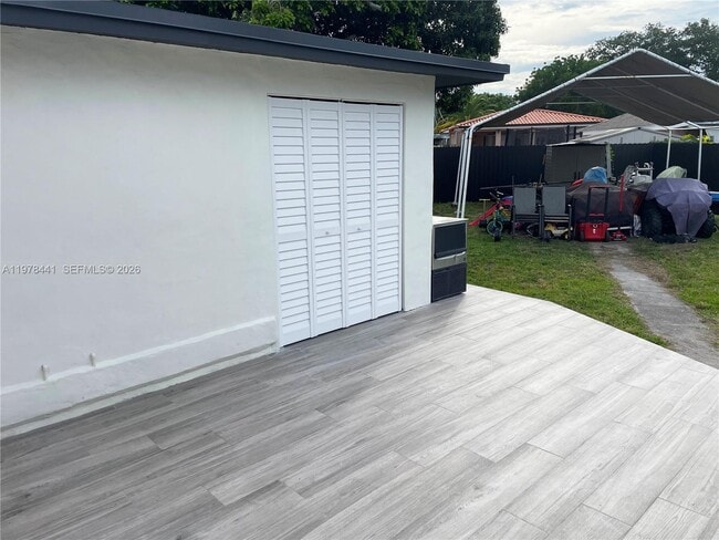 Building Photo - 170 SW 63rd Ct