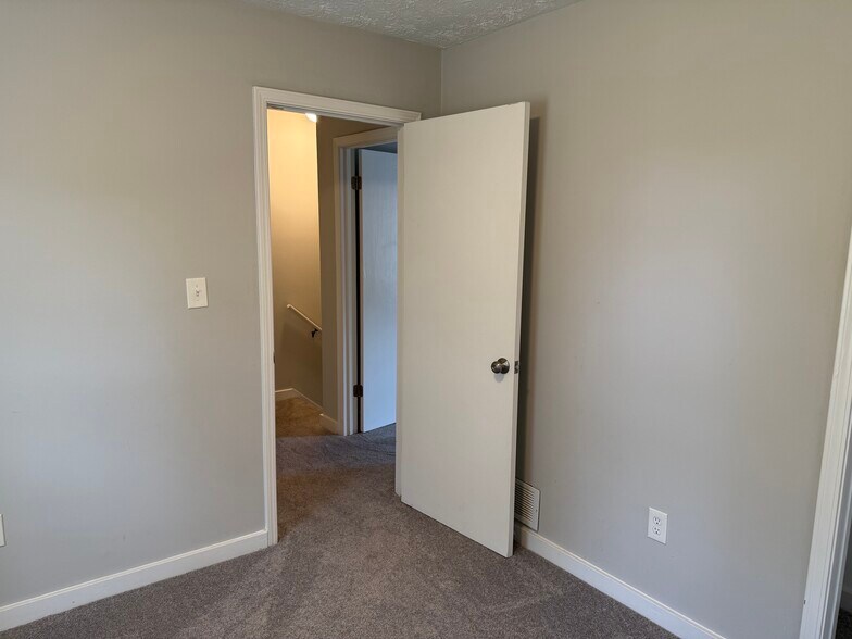 Bedroom 2 - 1071 Oakland Ave SE