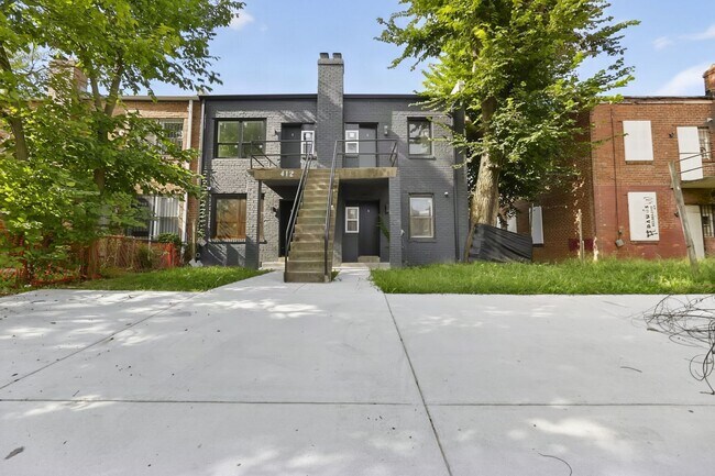 Building Photo - 412 Newcomb St SE