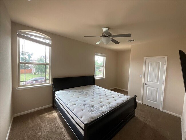 Building Photo - 615 Seminole Canyon Dr