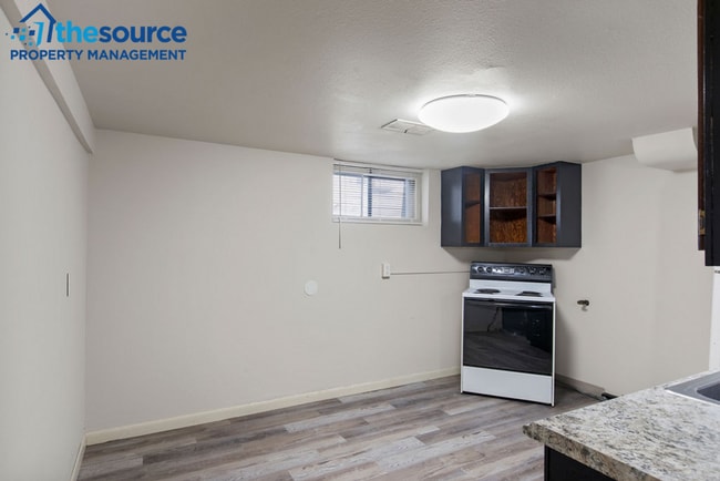 Building Photo - Central Air! Students Welcome!  2 Bedroom Basement Apartment next to Frasier Hall.