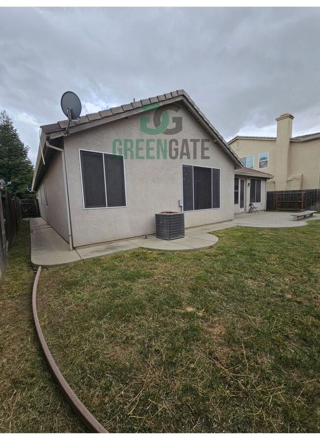 Building Photo - Spacious 4 Bedroom 3 Bath in Patterson! AV...