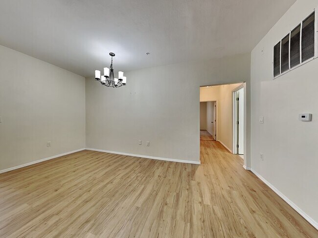 Building Photo - 114 Vista Verdi Cir