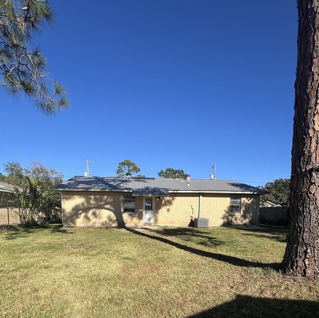 Building Photo - 325 Ferguson Ave