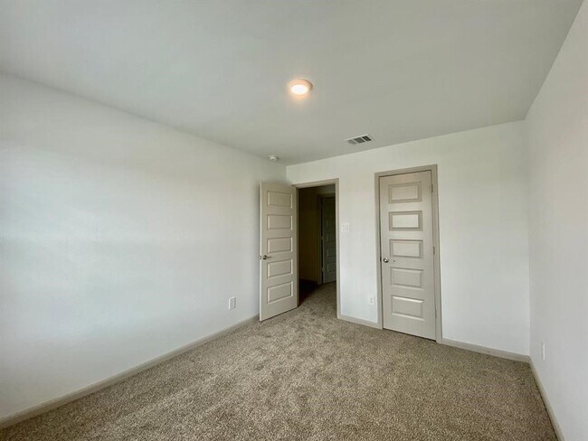 Building Photo - 1515 Wells Manor Ln
