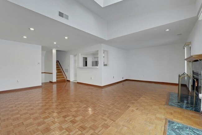 Building Photo - 806 Spinnaker Ct