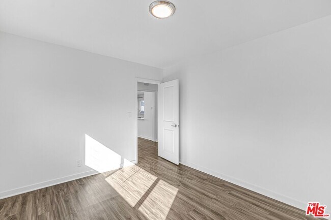 Building Photo - 1323 11th St