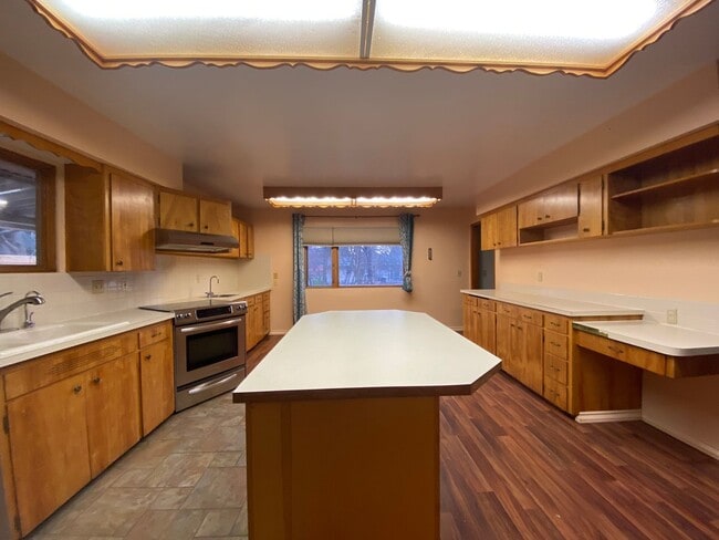 Building Photo - Large 2640 sq. ft. Single Family Home for Rent! - 4 Bedroom, 2 Bathroom Located in Cheney!