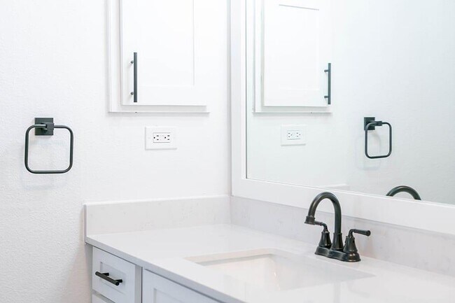 Building Photo - LA SIERRA APARTMENTS