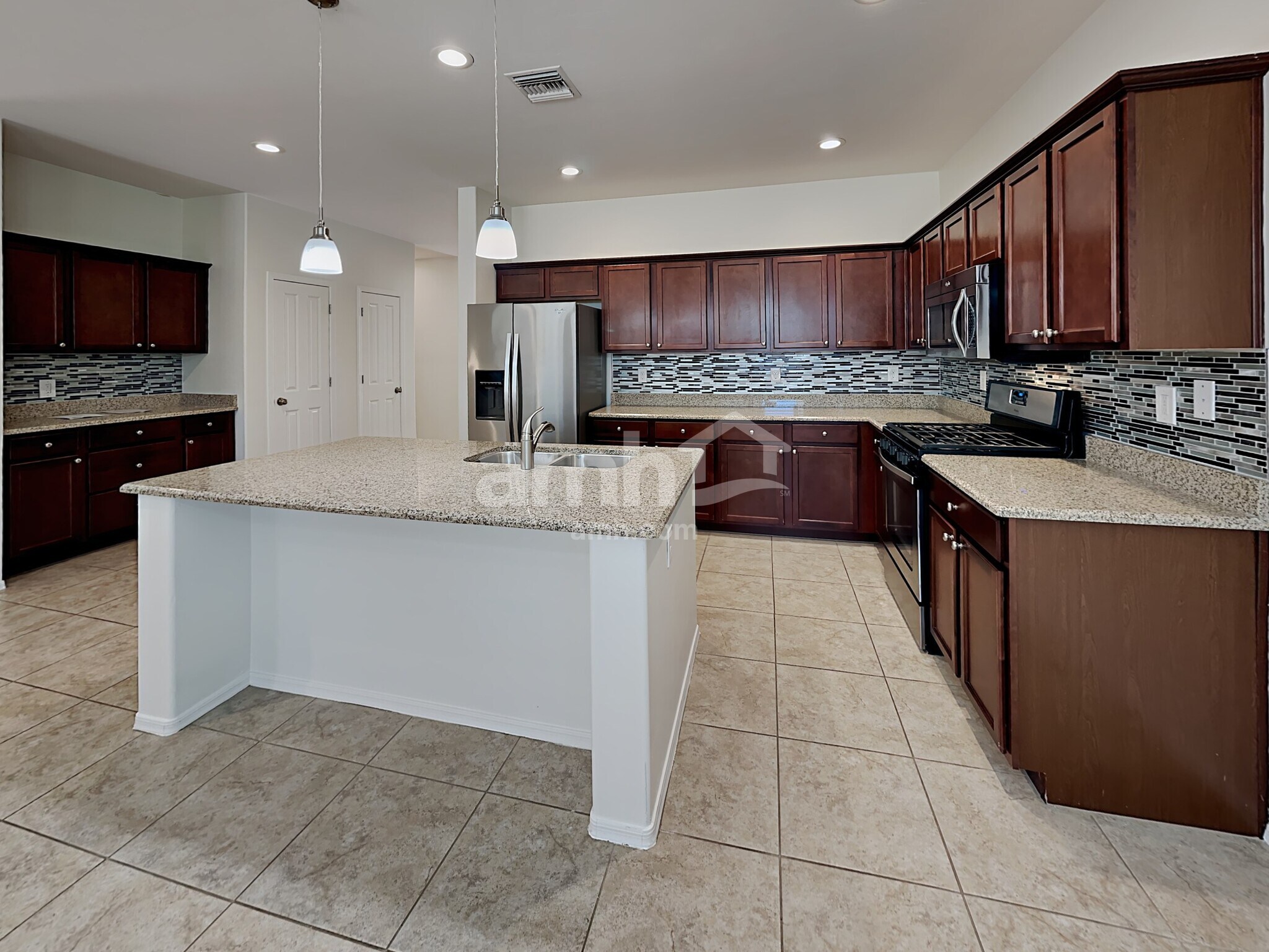 Building Photo - 1021 E Lumberjack Trail