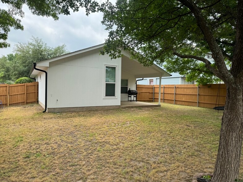 Back yard - 736 Patchway Ln