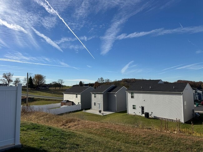 Building Photo - Brand New 3BR Townhouse