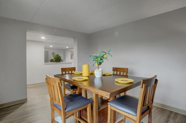 Building Photo - 1718 Underpass Way