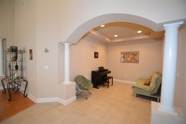 Building Photo - 16 River Point Dr