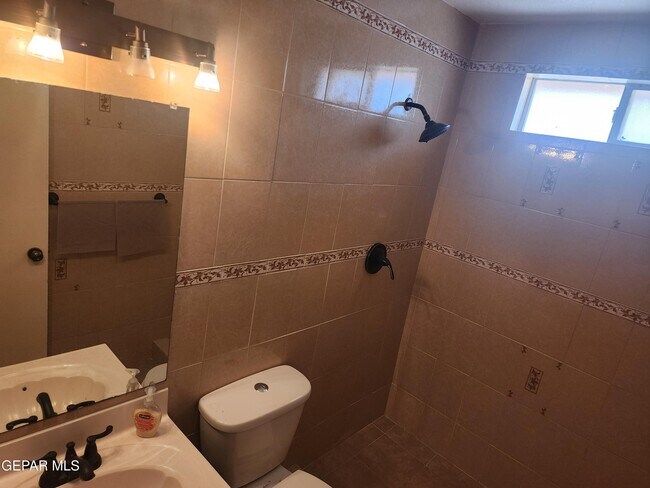 Building Photo - 3115 Sal Berroteran Dr