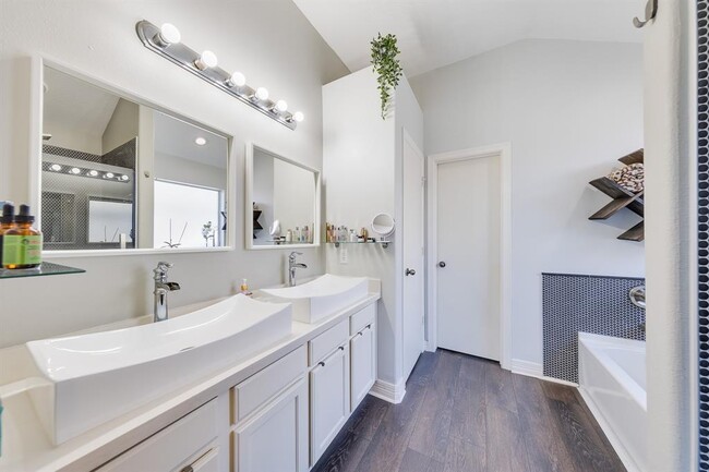 Building Photo - 15110 Diamond Way
