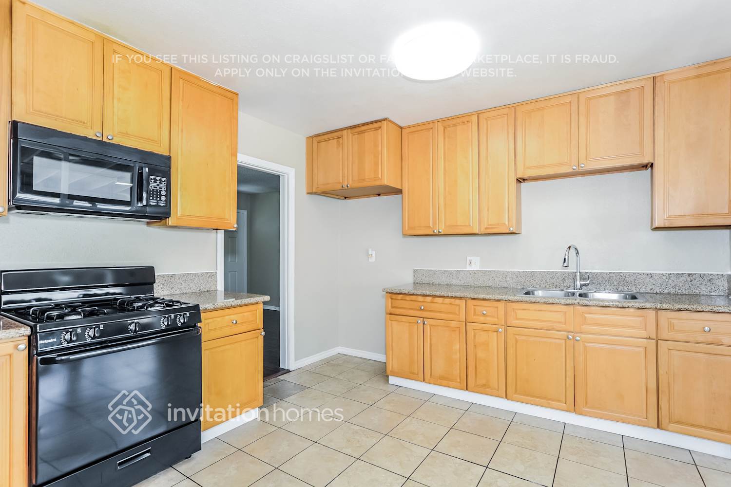 Building Photo - 10821 Rosecrans Ave