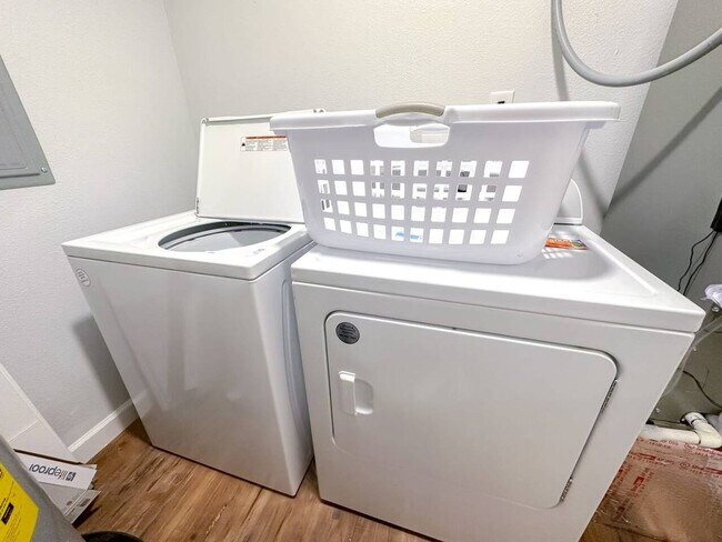 Building Photo - 1004 SE 7th Ave