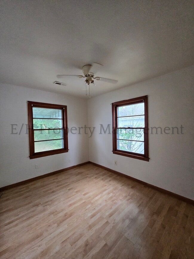 Building Photo - 826 S Fountain St