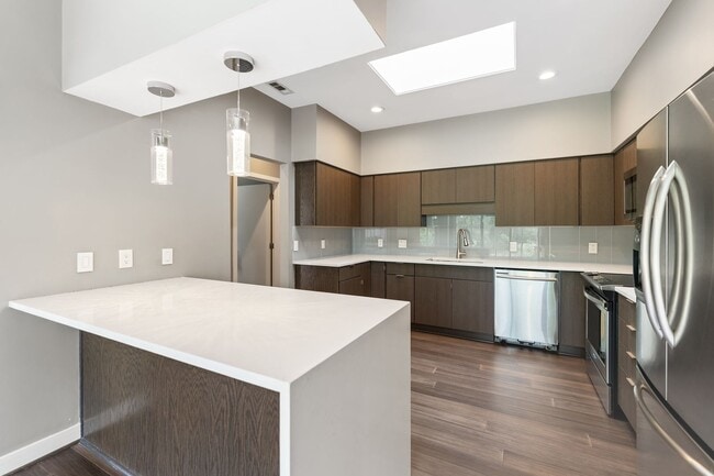 Building Photo - Beautifully Remodeled 3 Bedroom + 2 Full Bath Home!