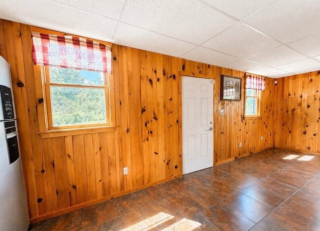 Building Photo - 530 Cascade Valley Rd