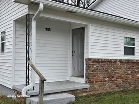 Building Photo - 108 Tacoma Rd