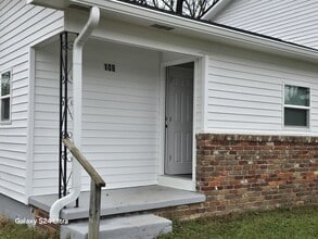 Building Photo - 108 Tacoma Rd