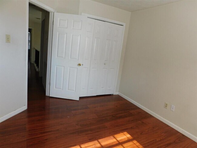 Building Photo - 2206 Laurel Land Ln