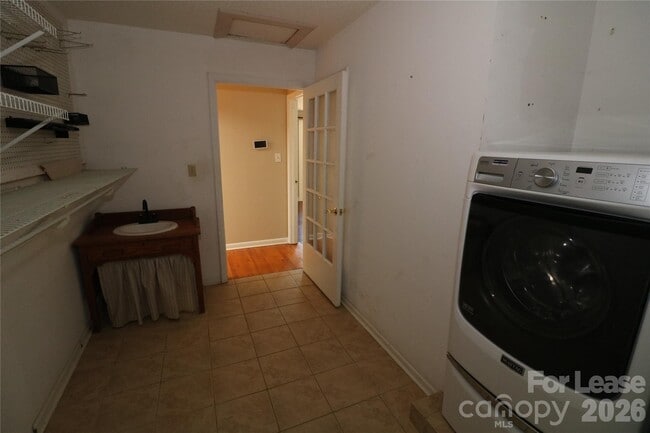 Building Photo - 4589 Giles Ave