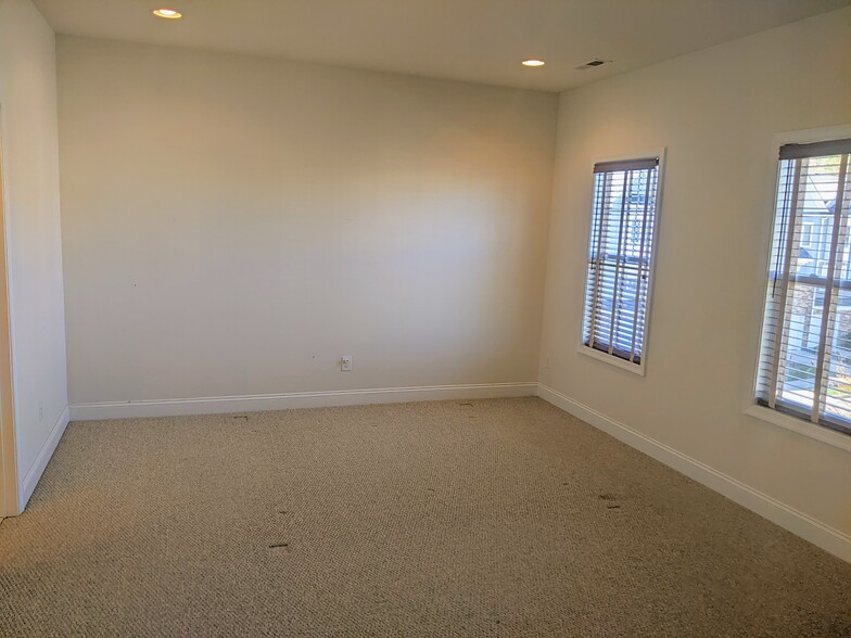 MASTER BEDROOM - 5215 Bedford Falls Cir