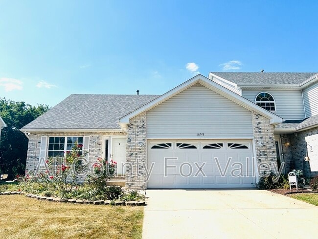 Building Photo - 16018 Fairfield Dr