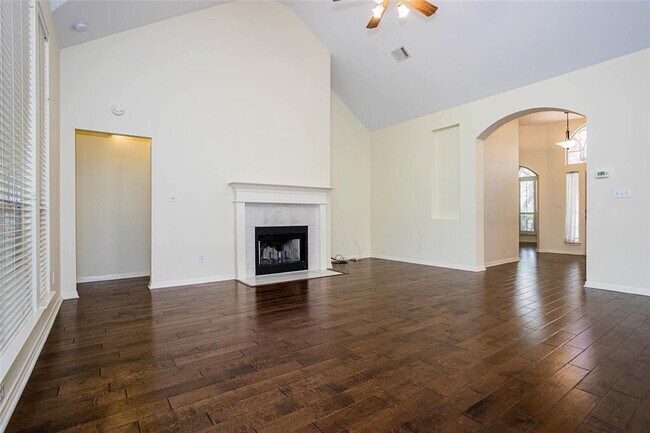 Building Photo - 3605 Bayton Dr
