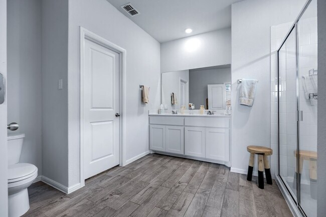 Building Photo - 5208 Petal Mdws Dr