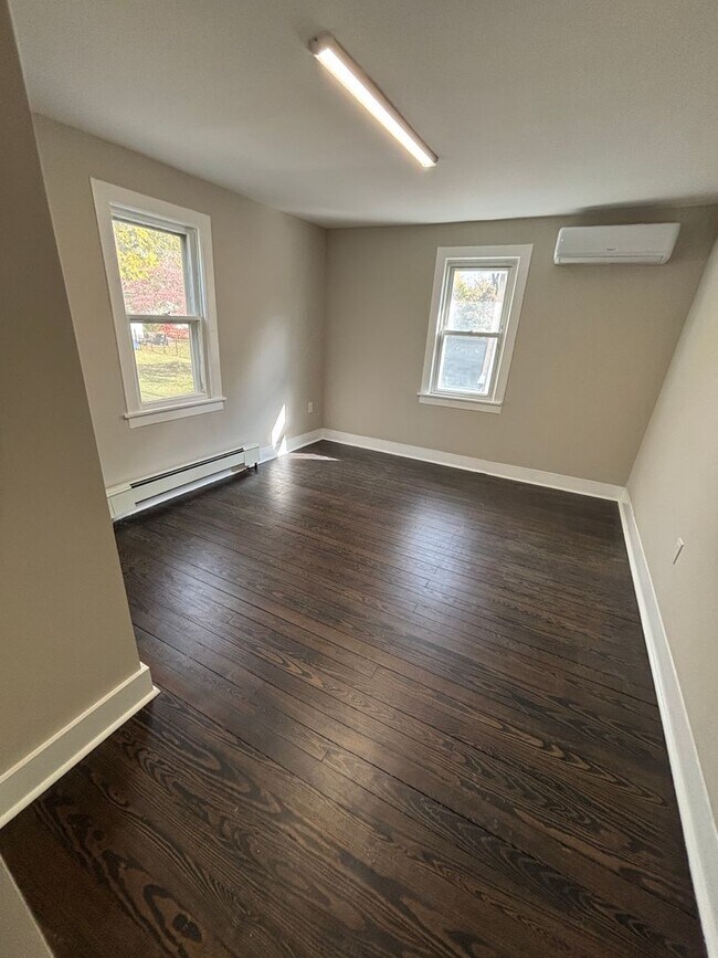 Building Photo - Newly Renovated 3-Bedroom, 2.5-Bath Home i...