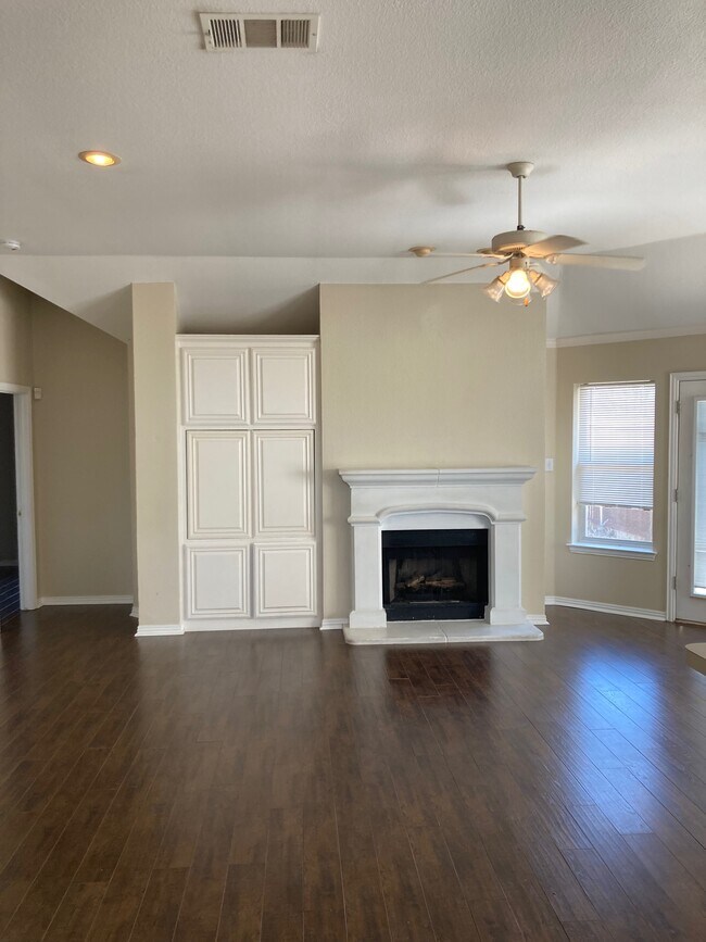 Building Photo - 8520 Western Meadows Dr