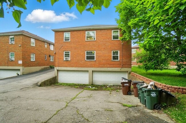 Building Photo - 3926 E Gatewood Ln